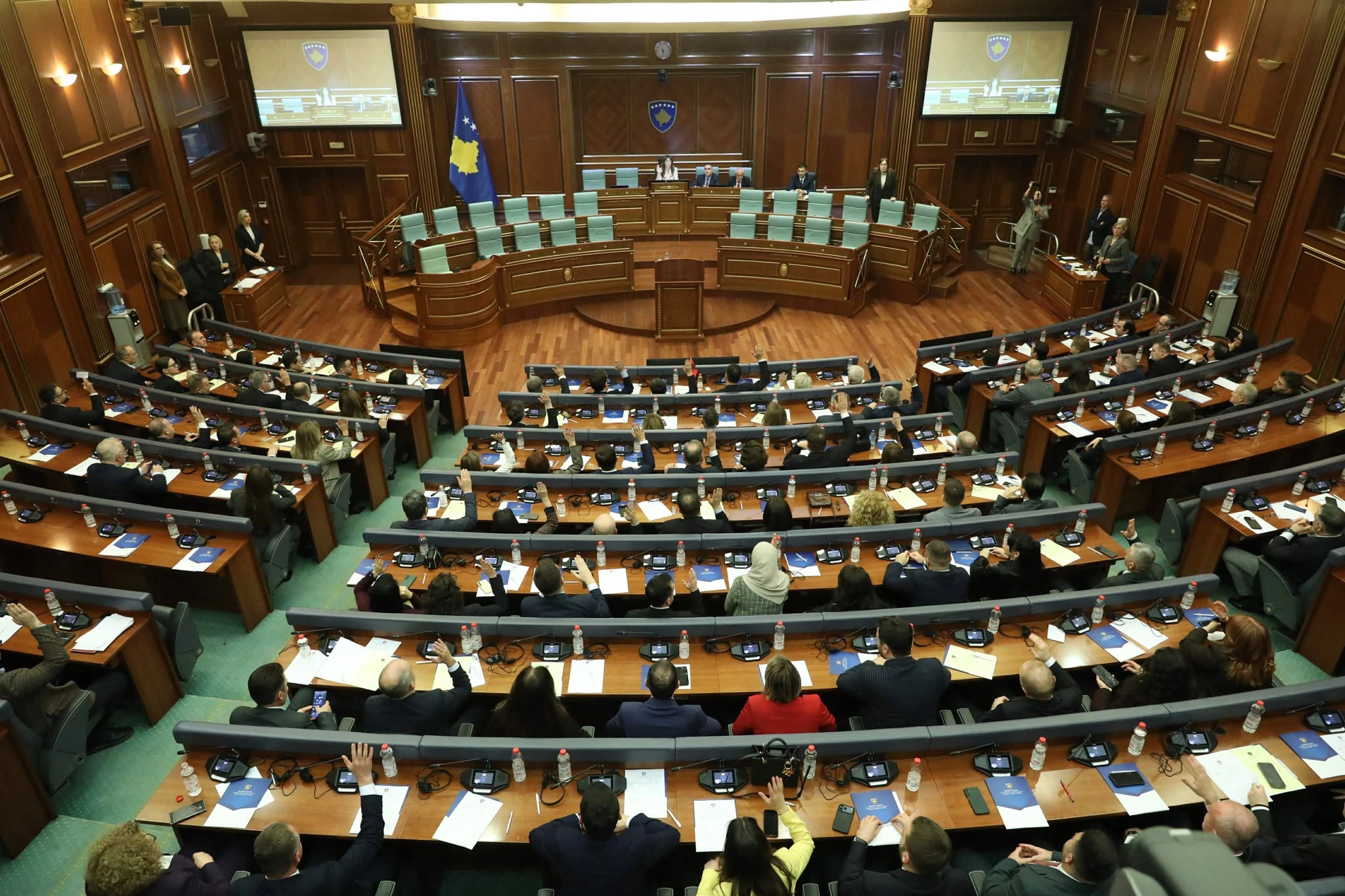 Zgjidhen nënkryetarët, konstituohet Kuvendi