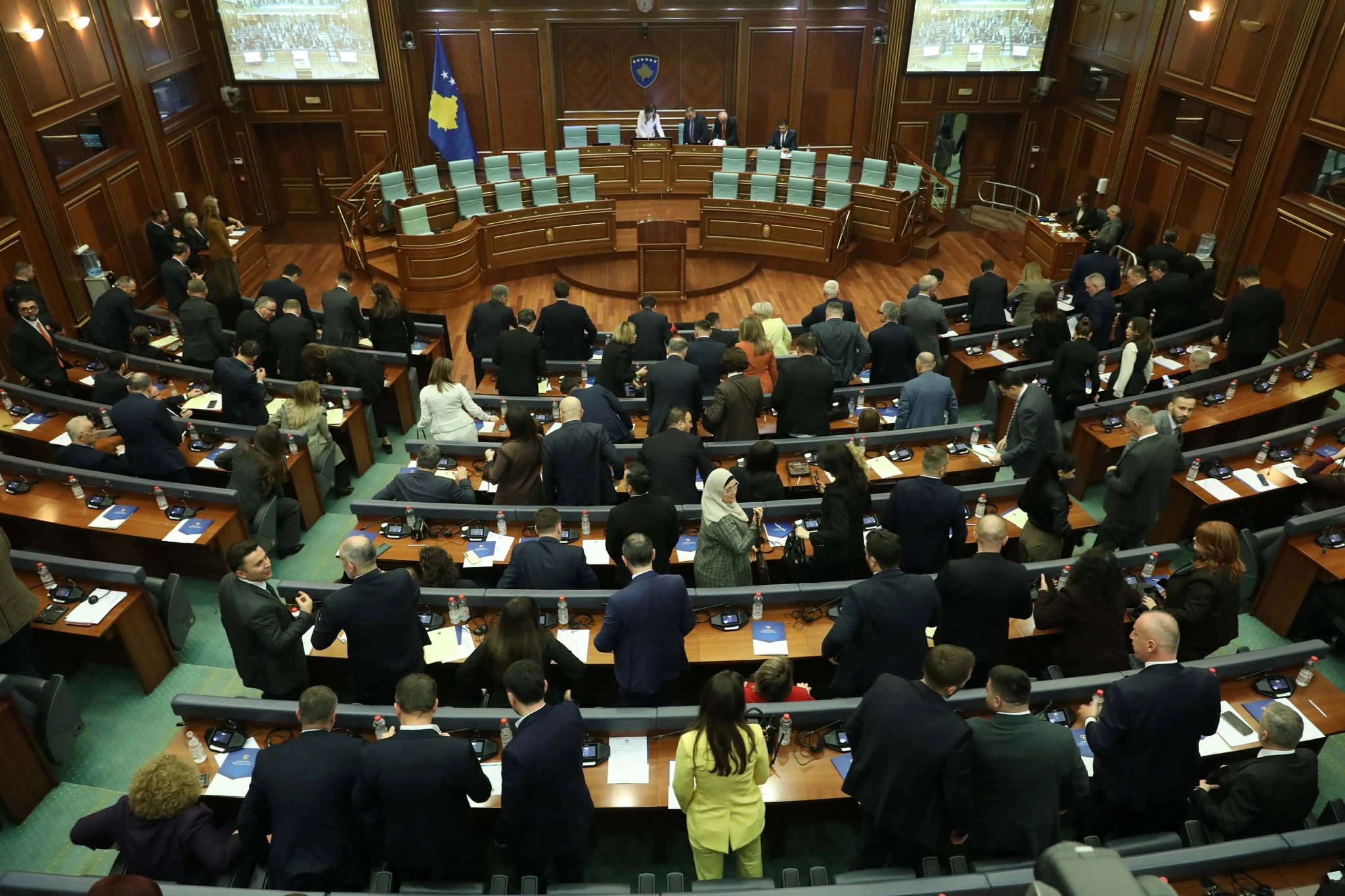 Zgjidhen nënkryetarët, përfshirë Simiqin e Listës Serbe