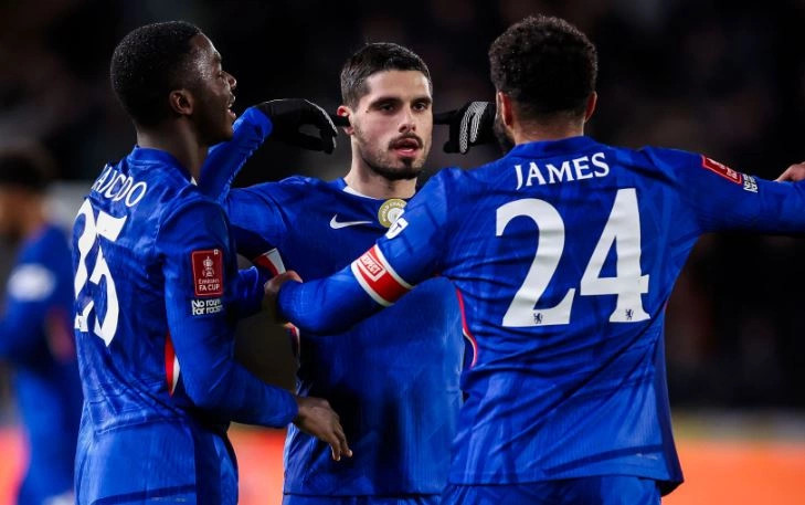 Chelsea avancon në Kupën FA