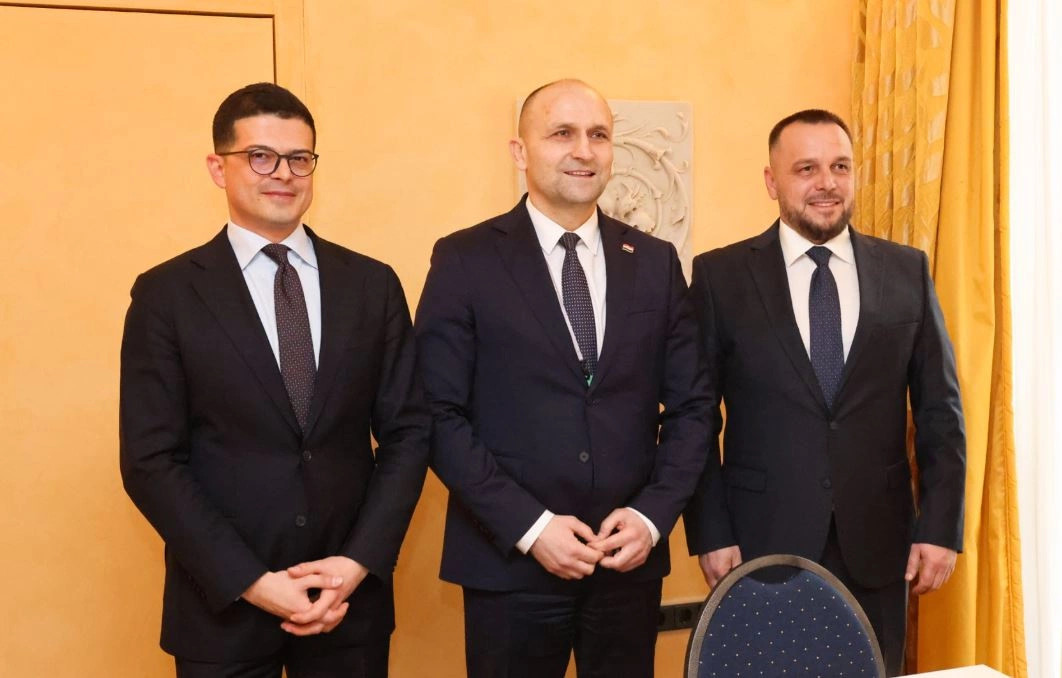 Anushiq  Bashkëpunimi Kroaci Shqipëri Kosovë nuk e rrezikon askënd