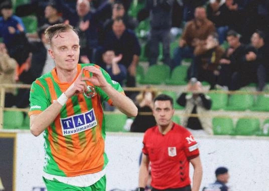 Hadërgjonaj fiton përballjen me Bardhin  shënojnë të dy