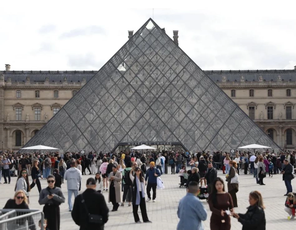 Muzeu i Louvreit humb miliona euro pas dekada mashtrimesh me bileta