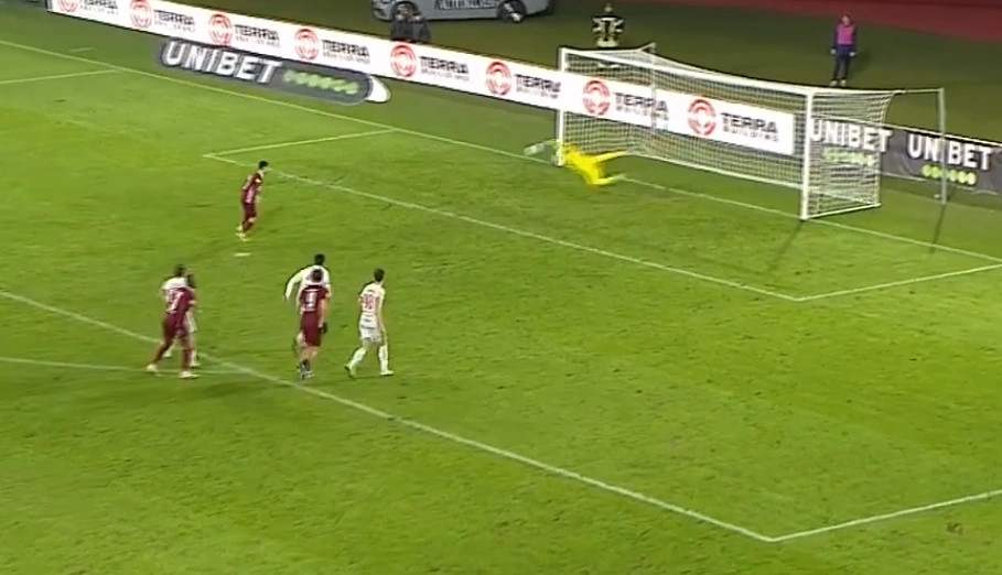 Korenica humb penallti në fitoren e Clujit