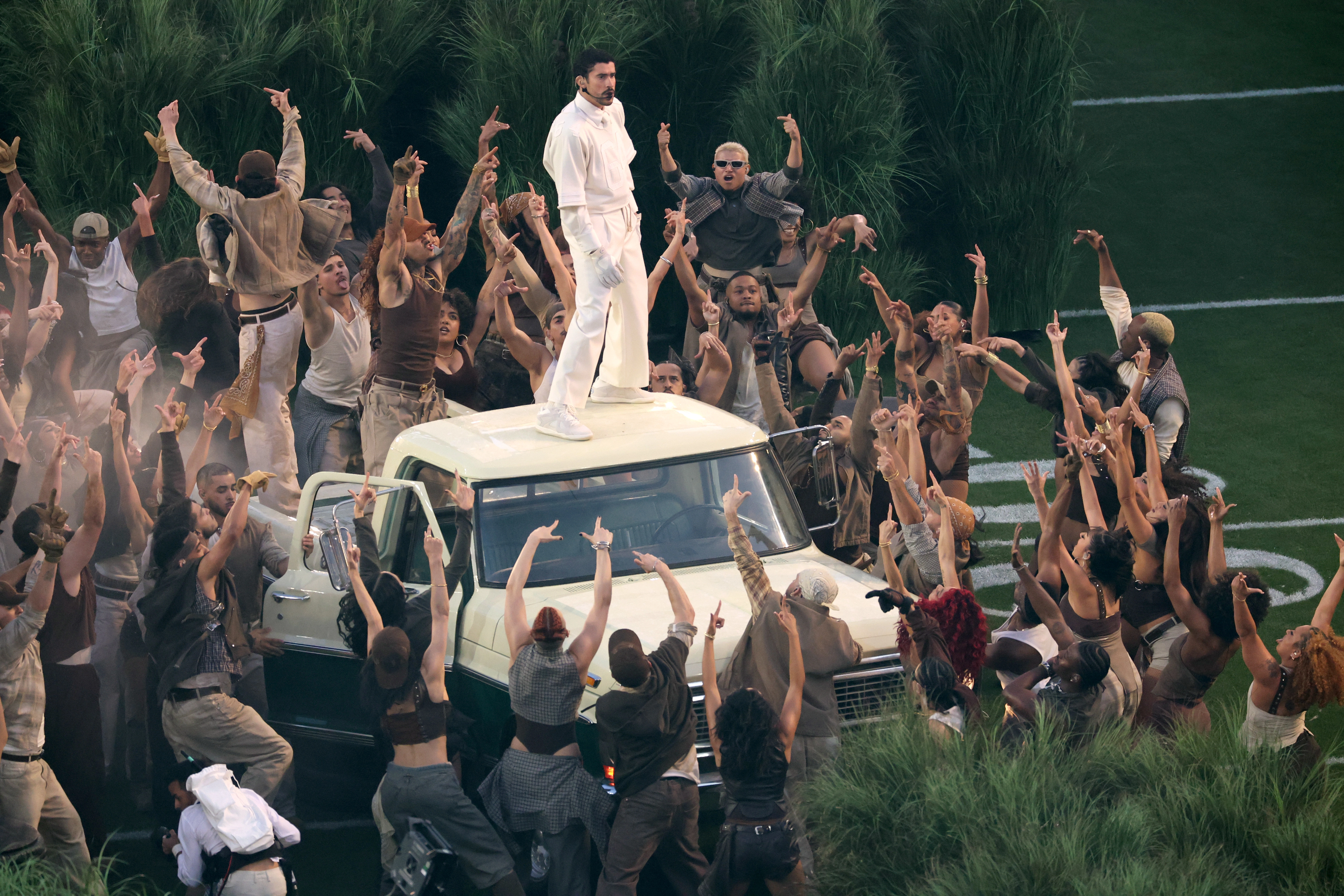 Bad Bunny gjatë performancës në “Super Bowl”