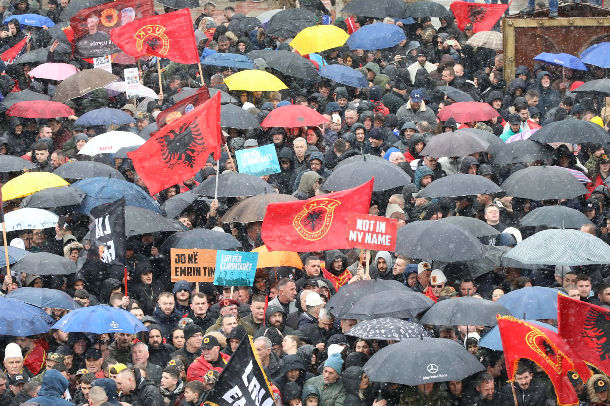 LIVE: “Drejtësi, jo politikë” – marshohet në Prishtinë