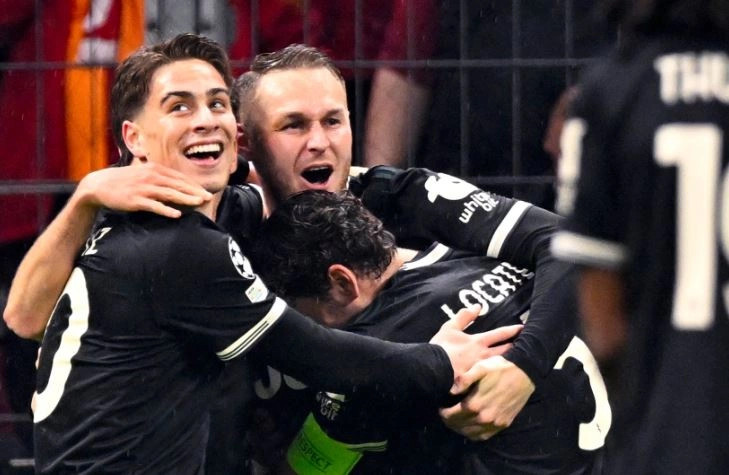 shenohen-tri-gola-ne-pjesen-e-pare-te-ndeshjes-ne-stamboll