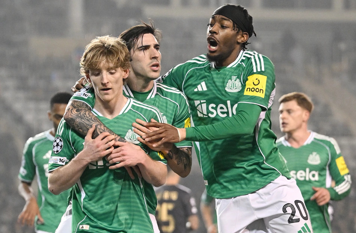 Newcastle  shkel  Qarabagun në pjesën e parë  shkëlqen Gordon