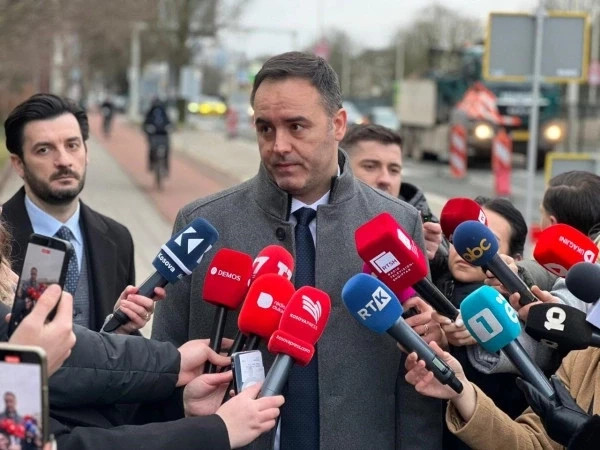 Zv kryeministri  avokatët e familjarë i ish krerëve të UÇK së presin lirimin e tyre nga akuzat