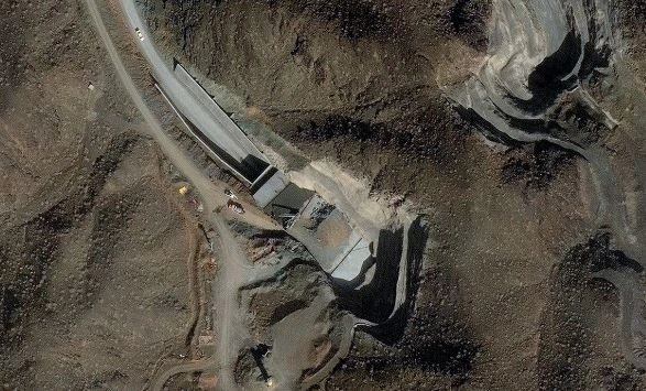 Imazhet satelitore tregojnë se Irani po i forcon zonat bërthamore