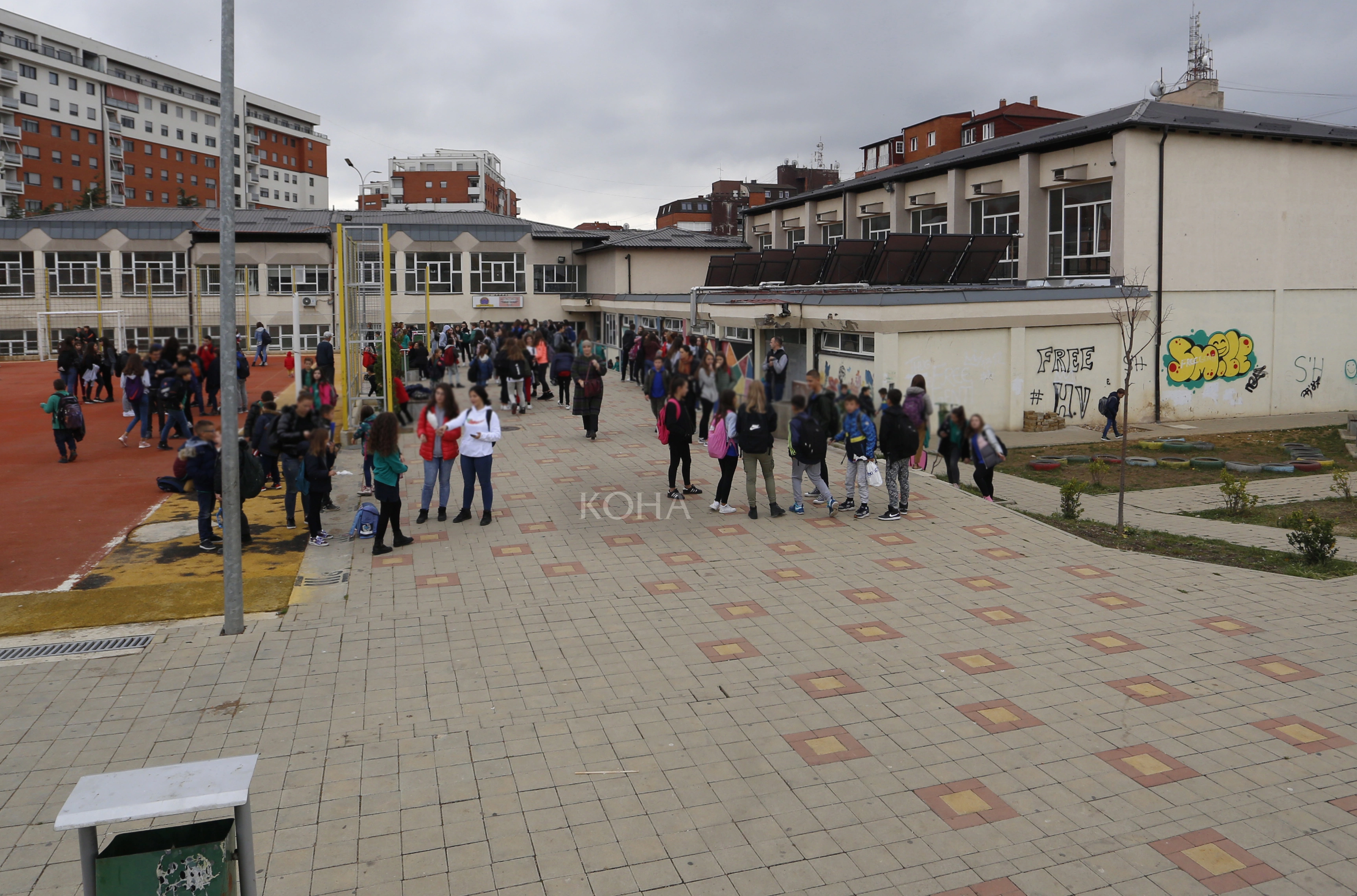 Shkolla Ismail Qemali Prishtine Nxenes Greva Klaset