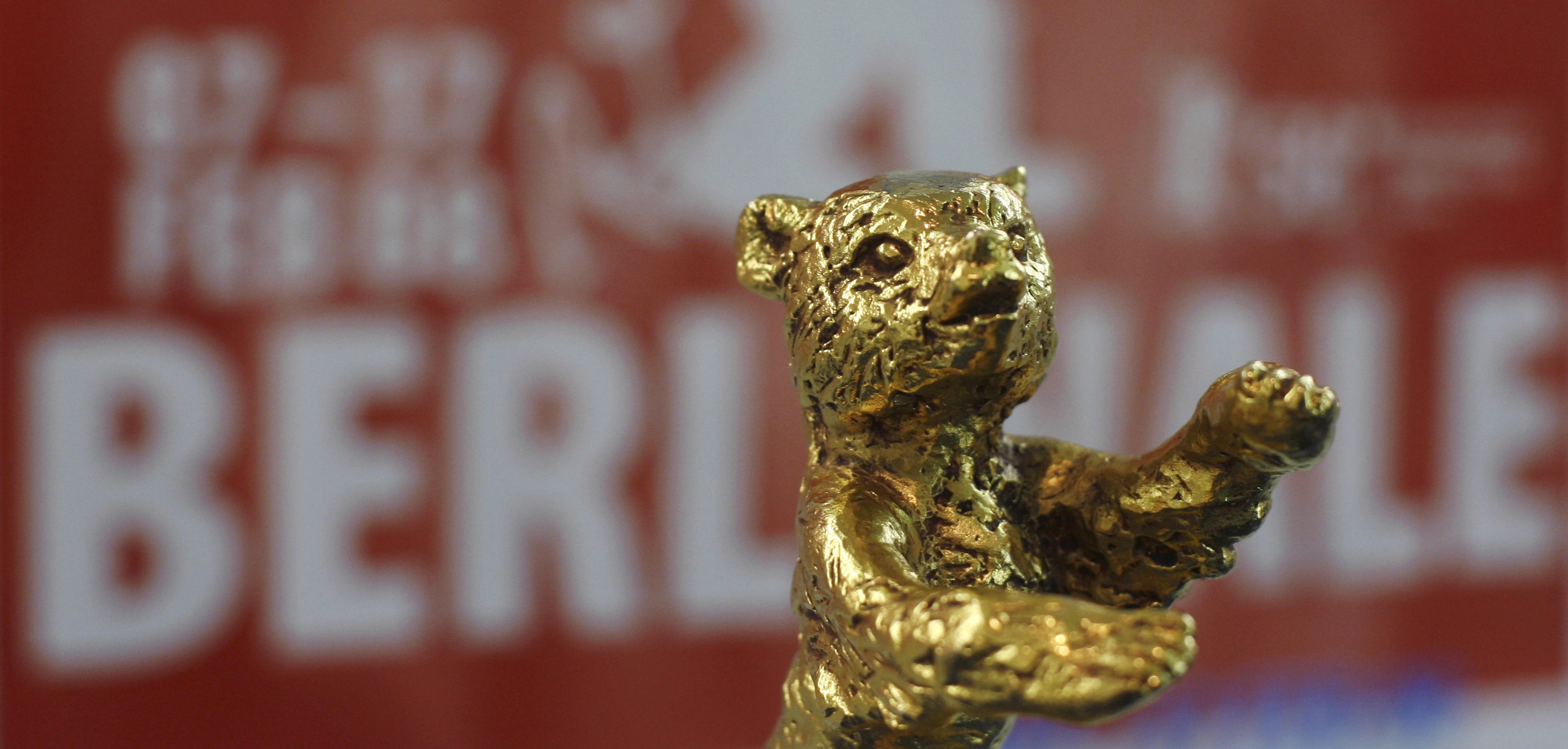 “I bëjmë thirrje ‘Berlinales’ të përmbushë detyrimin e saj moral dhe të shprehë qartë kundërshtimin ndaj gjenocidit të Izraelit...”, shkruhet në letrën e cila “Berlinalen” e ka vënë përballë akuzave për heshtje e censurë