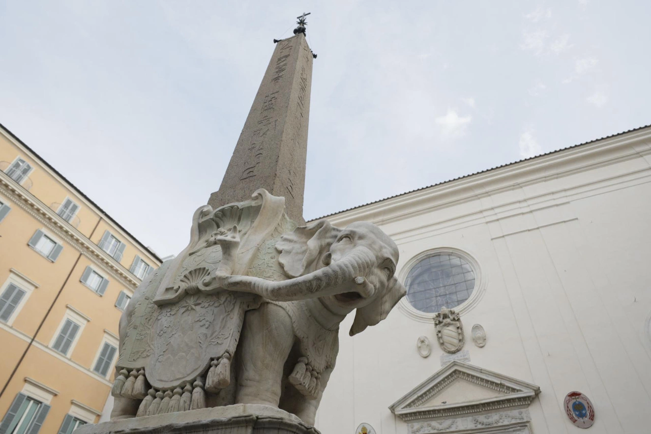 Elefanti i mermertë në Sheshin e Minervës në Romë, vepër e shekullit XVII e mjeshtrit të Barokut Gian Lorenzo Bernini