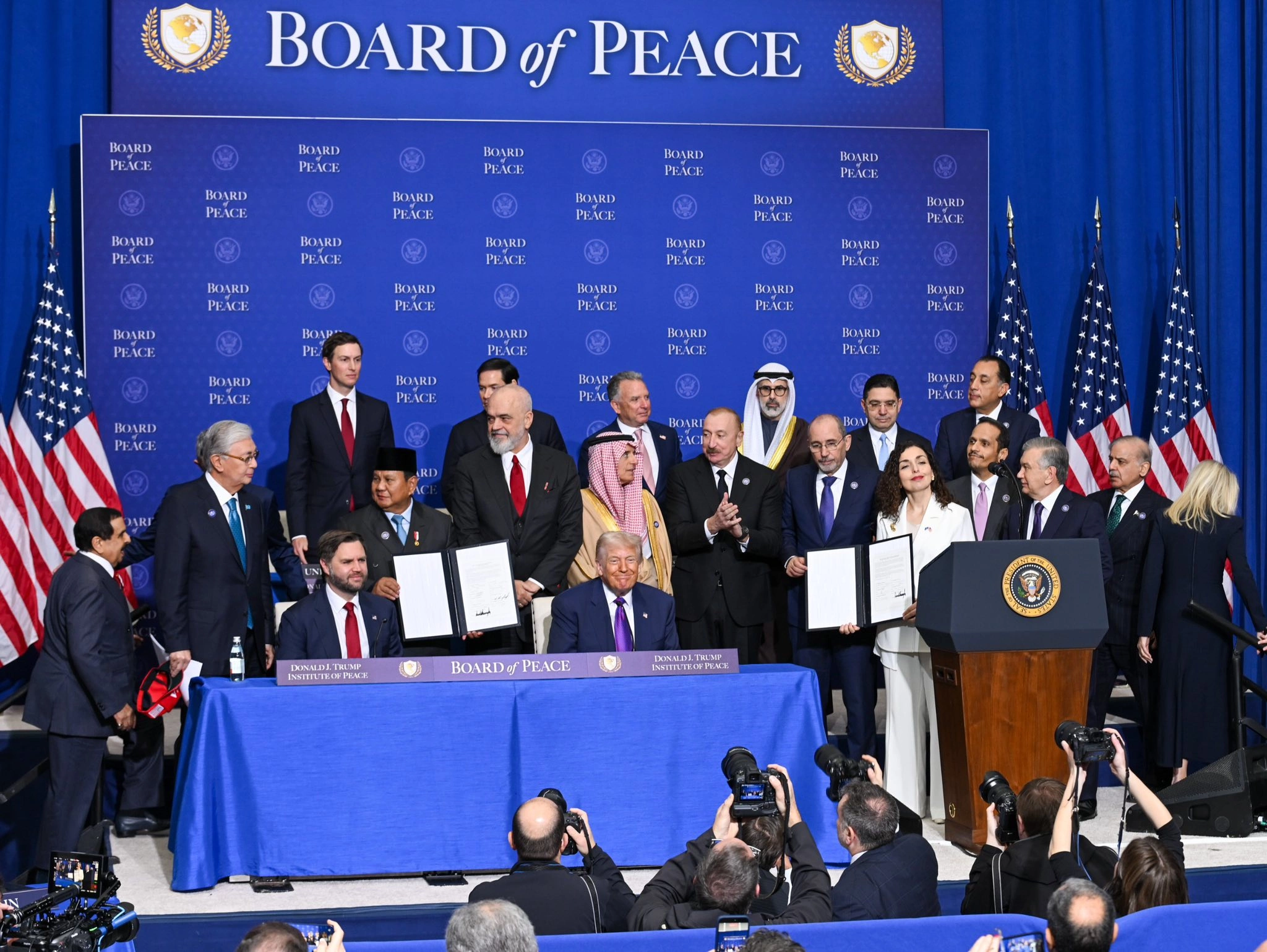 Shtatë shtete mosnjohëse nën “llupën” e Kosovës në Bordin e Paqes