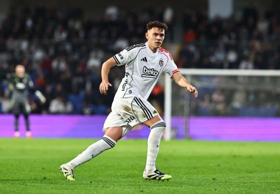 asistimi-i-pare-i-asllanit-per-beshiktashin