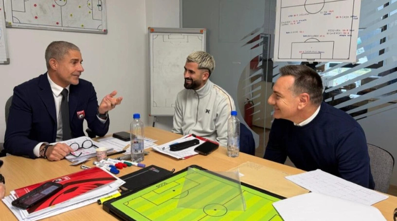 sylvinho-ndjek-nga-afer-lojtaret-e-shqiperise-para-ndeshjes-ndaj-polonise