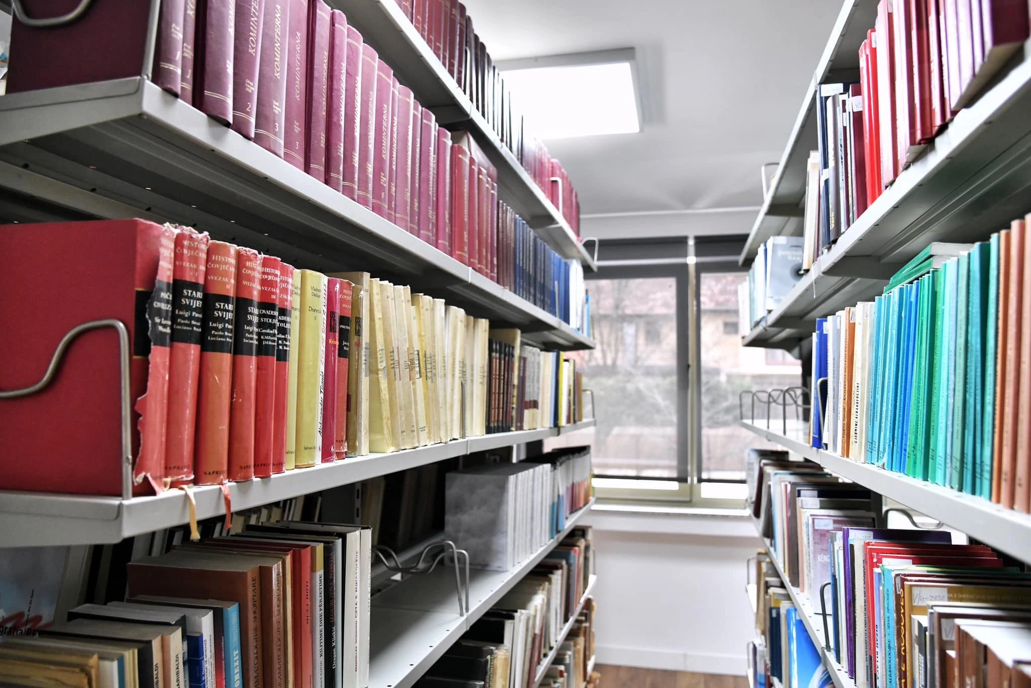 Meqenëse ky vit përkon me 75-vjetorin e themelimit të Arkivit të Kosovës, kjo ngjarje jubilare do të jetë në boshtin tematik të konferencës