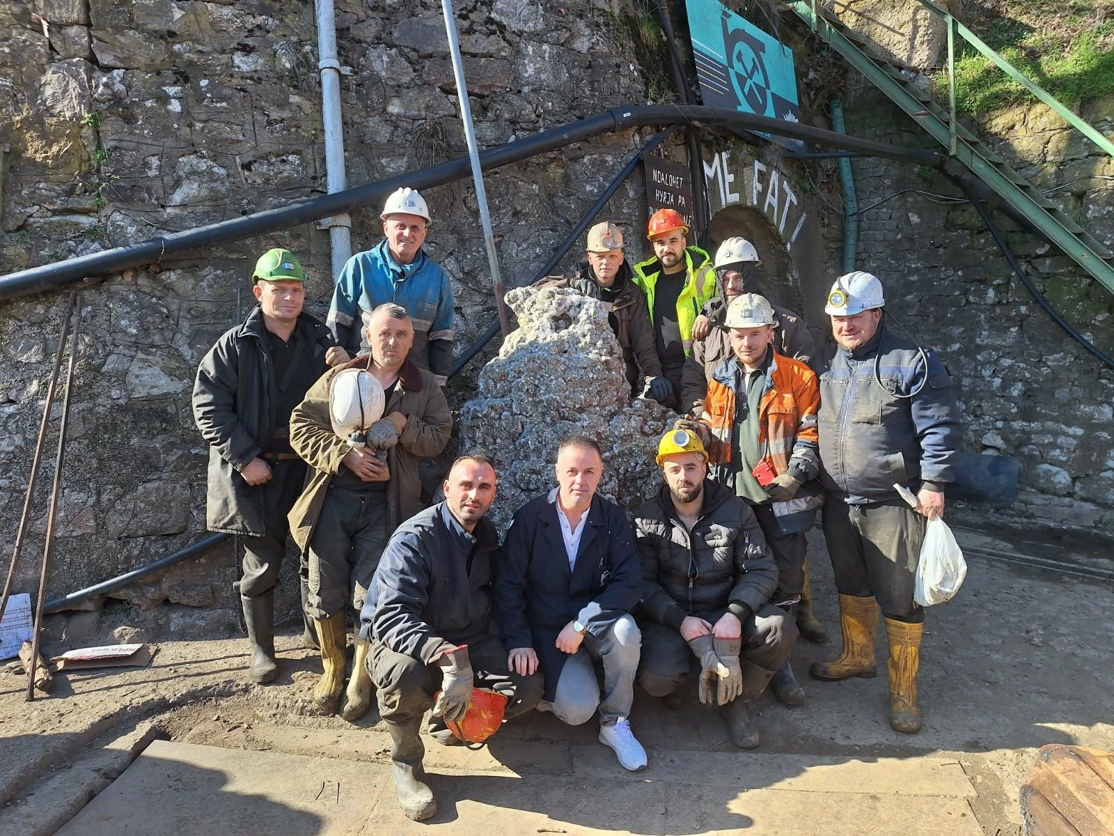 Minatorët e Trepçës nxjerrin kristalin 1.4 metra të gjatë