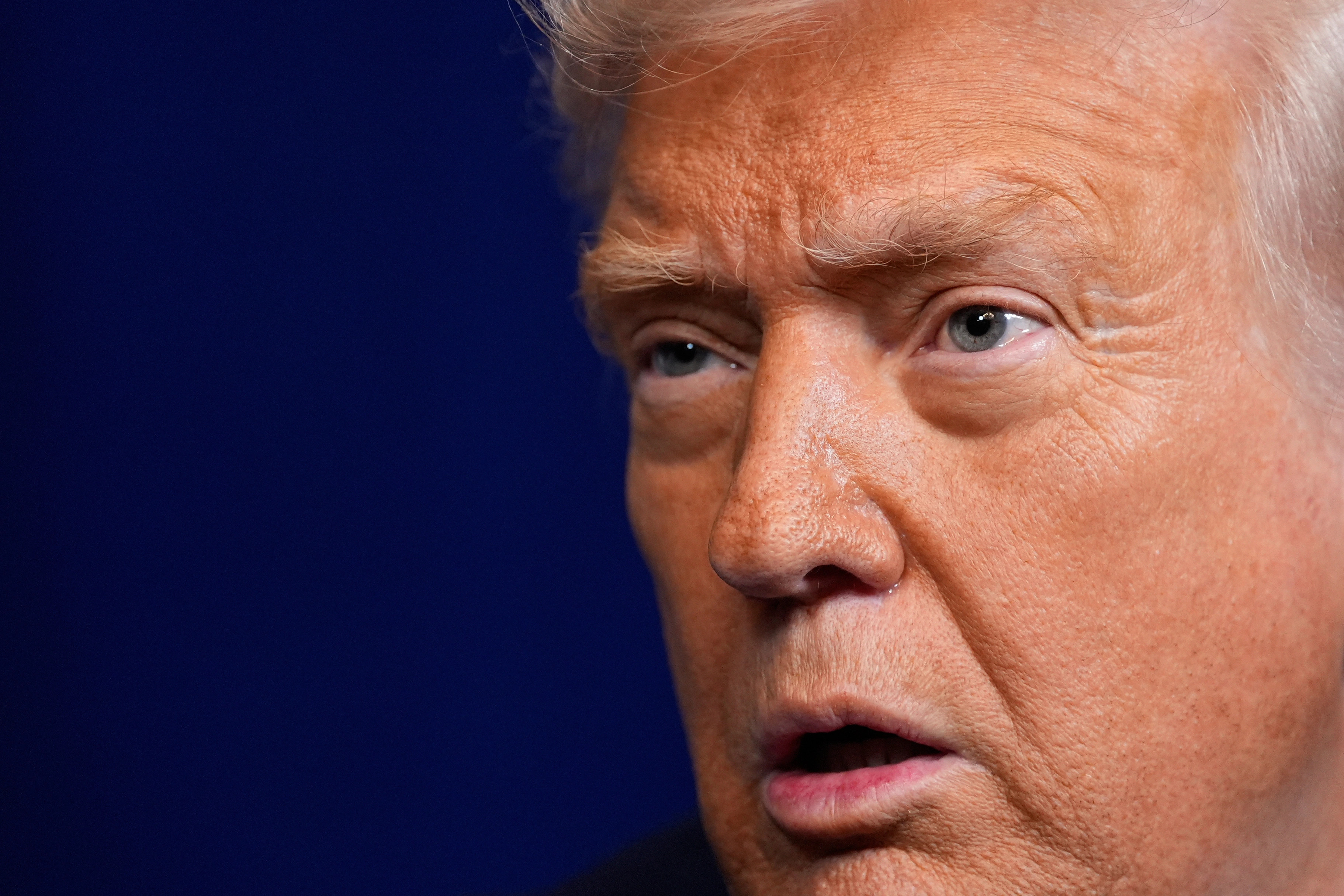 Trumpi publikon foton e Maduros së arrestuar