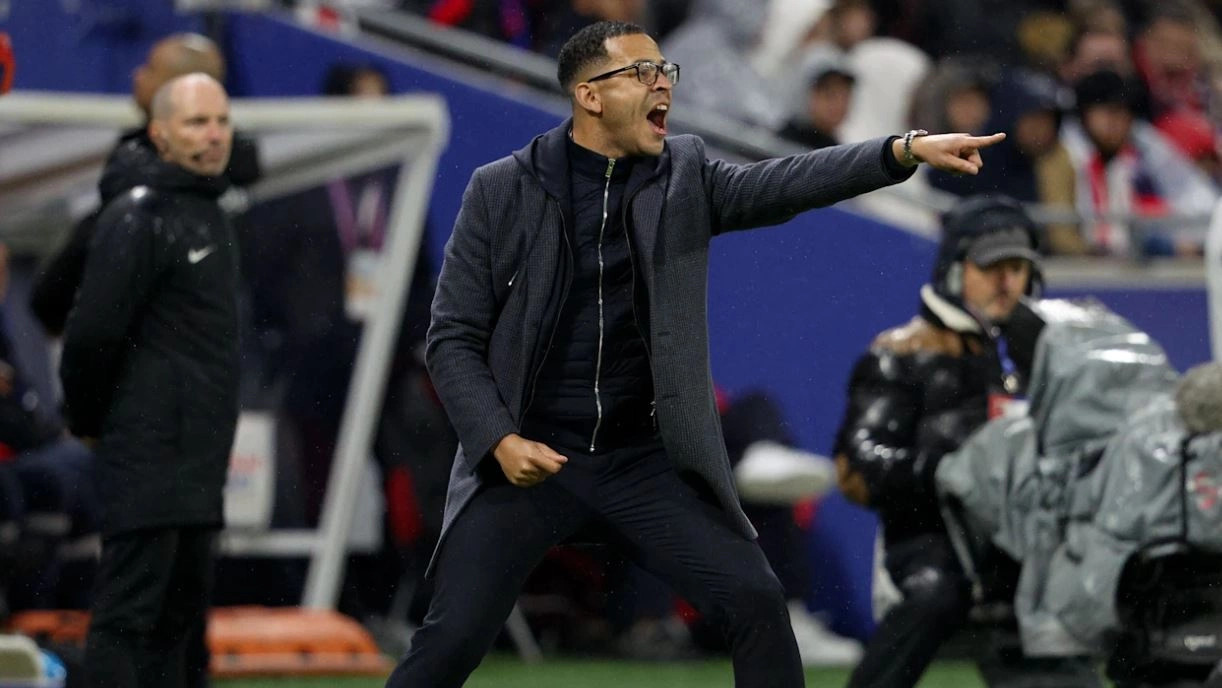 Chelsea e zyrtarizon trajnerin e ri