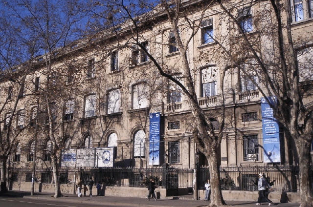 Institucioni arsimor i themeluar më 1876 ofron kursin për mësimin e shqipes