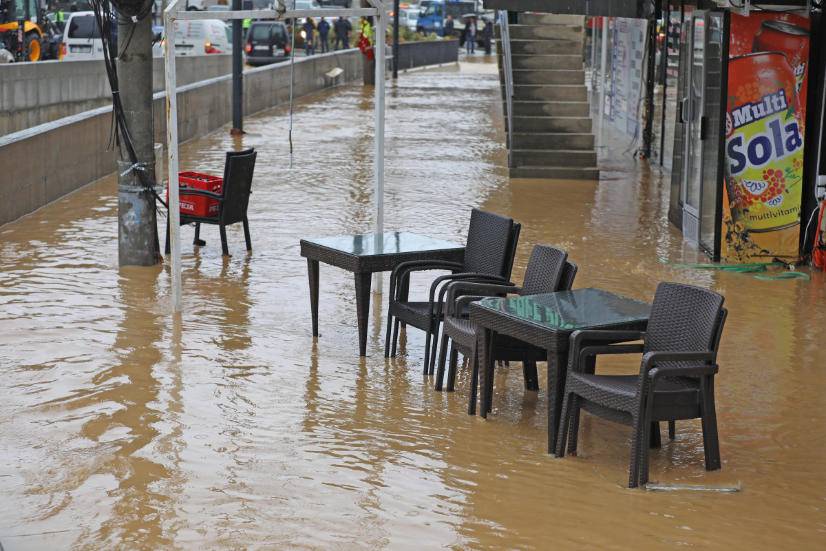 Disa nga zonat e prekura nga vërshimet  pa rrymë