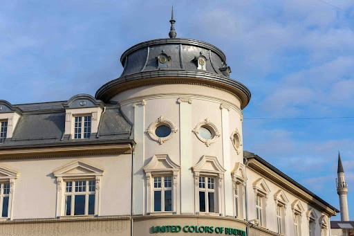 Përfshihet nga zjarri depoja e ish Hotel Unionit