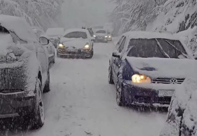 30 deri në 50 centimetra borë në Brezovicë