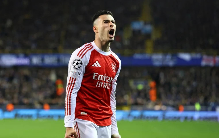 Arsenali fiton falë  hat trickut  të Martinellit