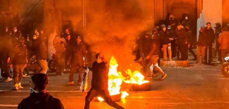 Protestuesit në Iran sfidojnë goditjen nga shteti