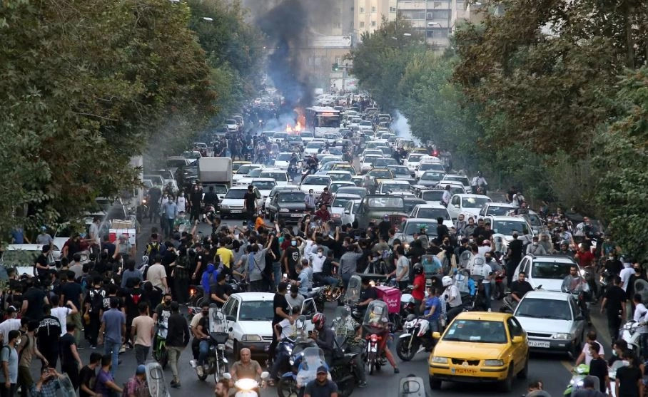 Iranianët shfrytëzojnë Starlinkun e Muskut për të shmangur ndërprerjen e internetit