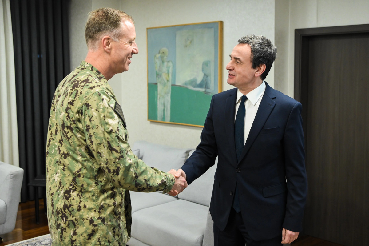 Kurti takon komandatin e NATO s  Siguri në radhë të parë është ajo e kufijve të Kosovës