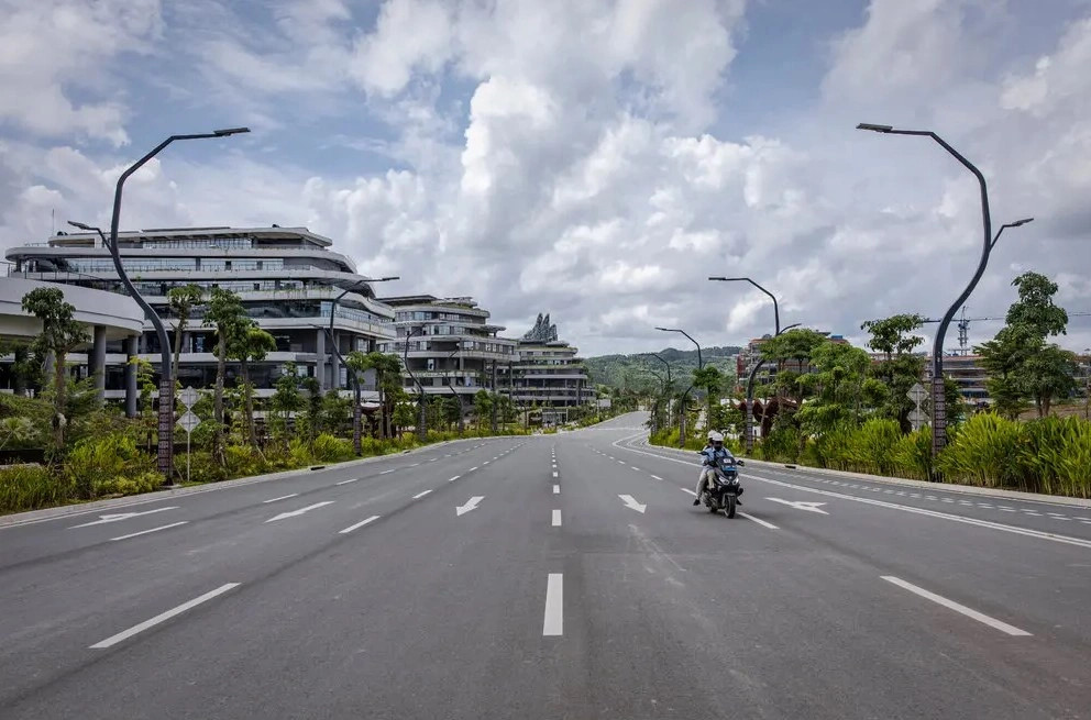  Qyteti fantazmë  në zemër të xhunglës në Indonezi