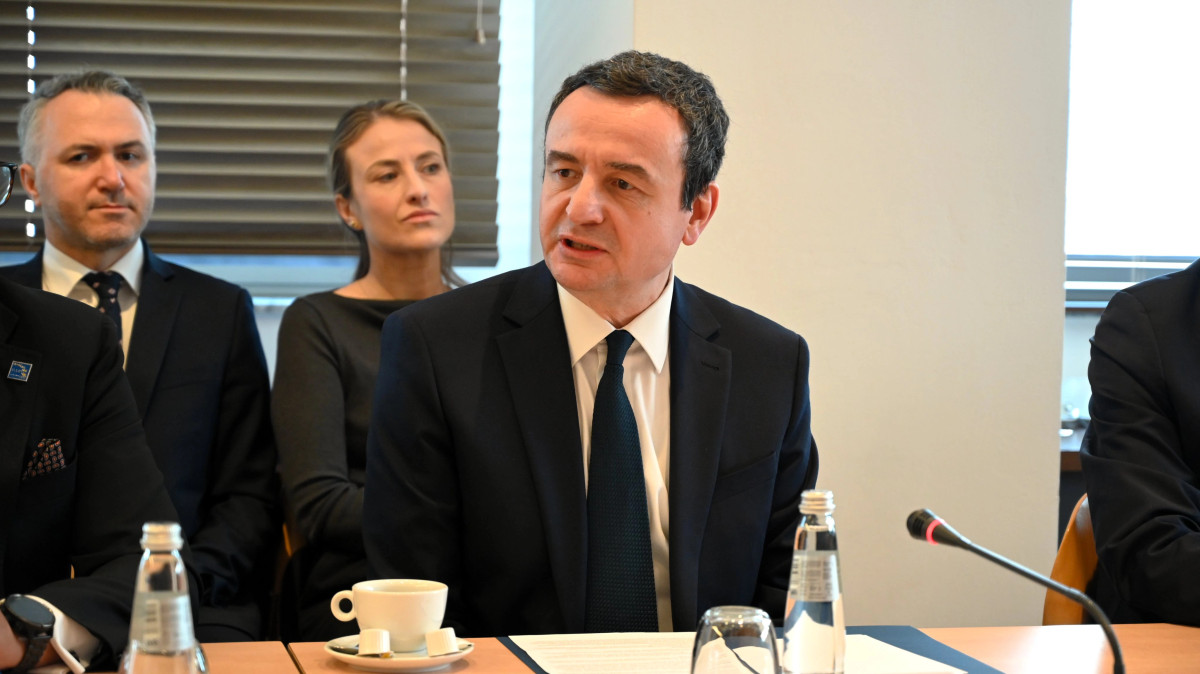 Ambasadorët e BE së takojnë Kurtin  Dialogu me Serbinë  thelbësor për integrimin evropian