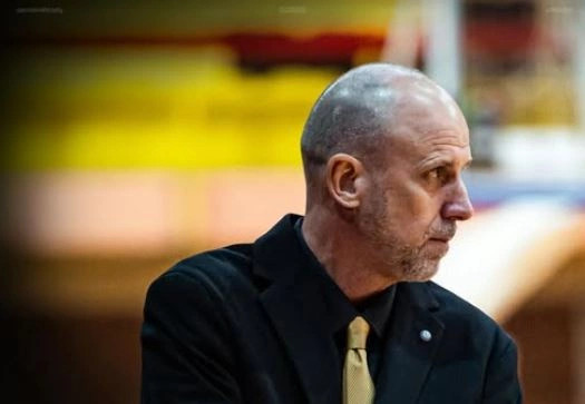 peja-ndahet-me-trajnerin-amerikan