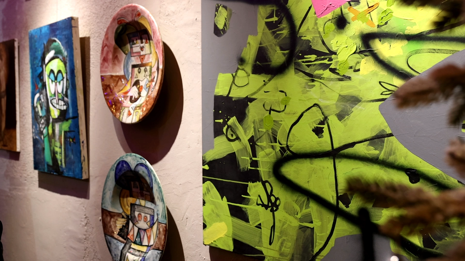 Për artin kubist të maestros Ibrahim Kodra, në dy pjata argjile, në ngjarjen e hapjes së ekspozitës të enjten mbrëma është thënë se vepra të tilla janë të rralla