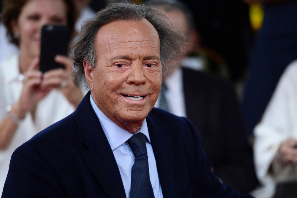 Julio Iglesias mohon akuzat për sulm seksual
