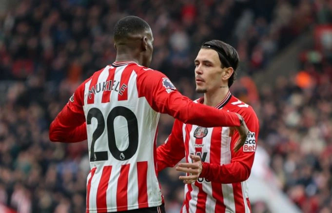 Sunderlandi i Xhakës kthehet te fitorja në Premier League