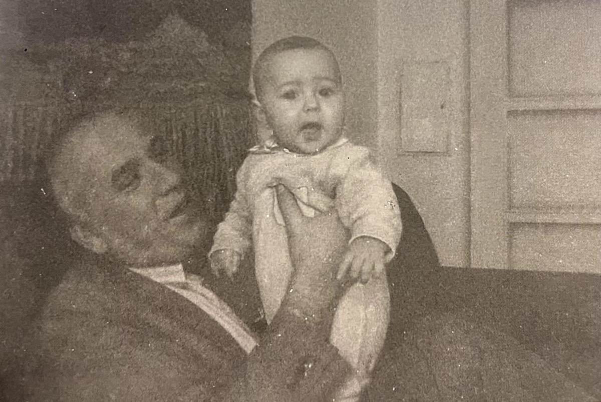 Ti ishe i tillë   një flakë që nuk digjte vetëm për vete