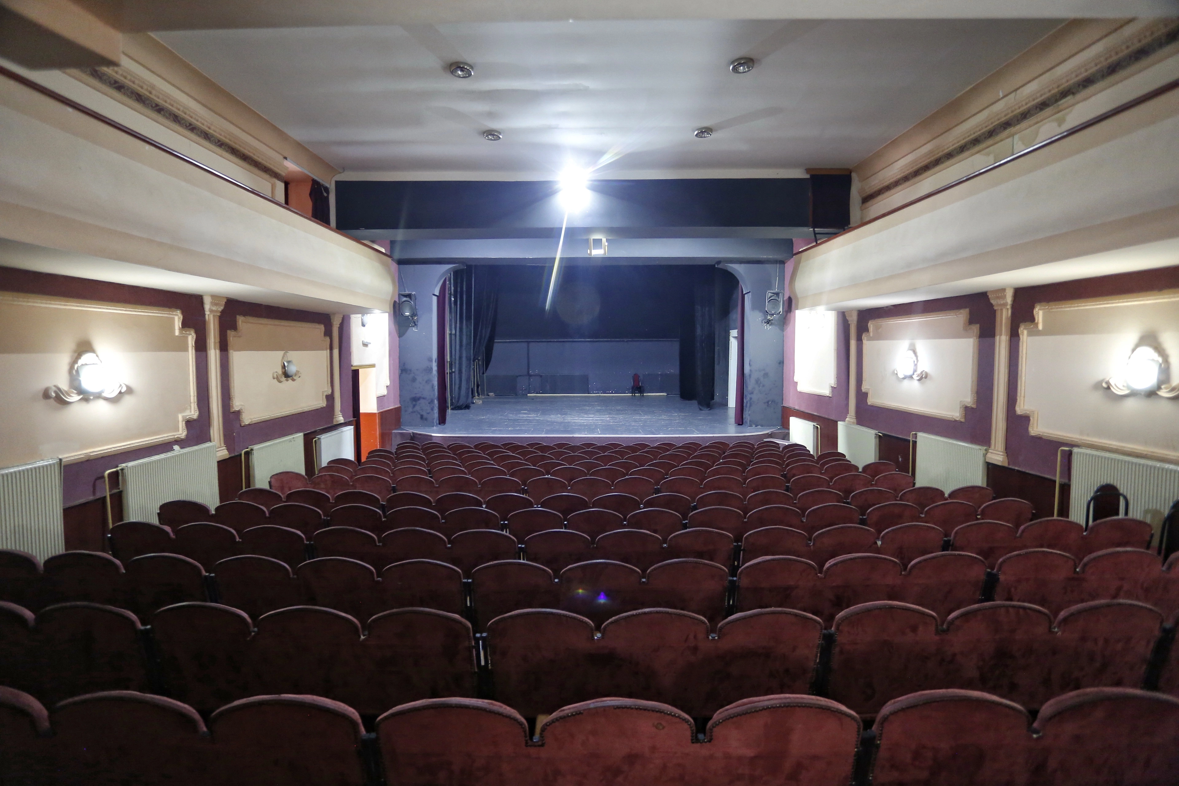 Teatri "Adriana" (Foto: Driton Paçarada)