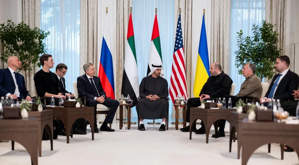 Rusia sulmon rëndë Ukrainën, në mes të takimeve trelaterale për paqe