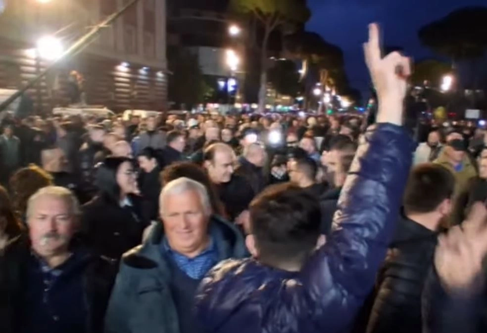 PD-ja proteston para Qeverisë, kërkon rrëzimin e Ramës
