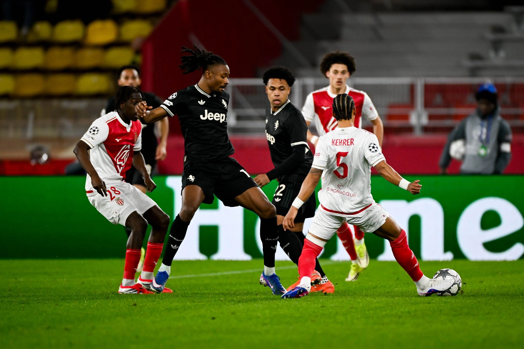 Juventusi barazon pa gola me Monacon