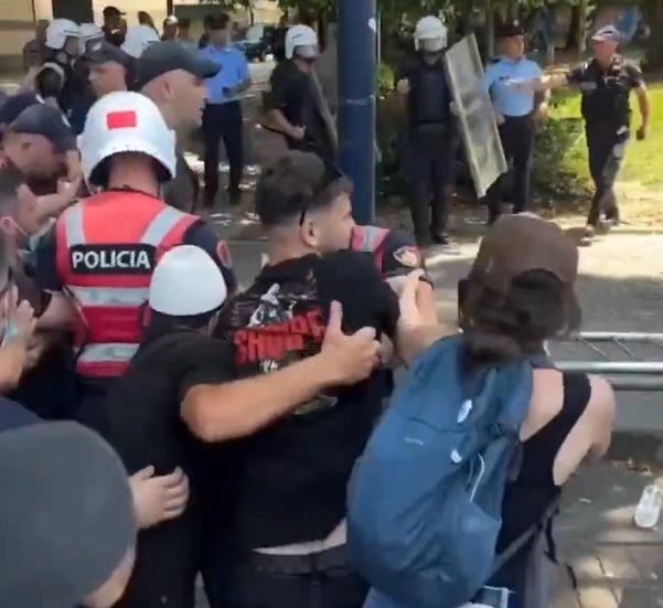 Shqiperia ne proteste