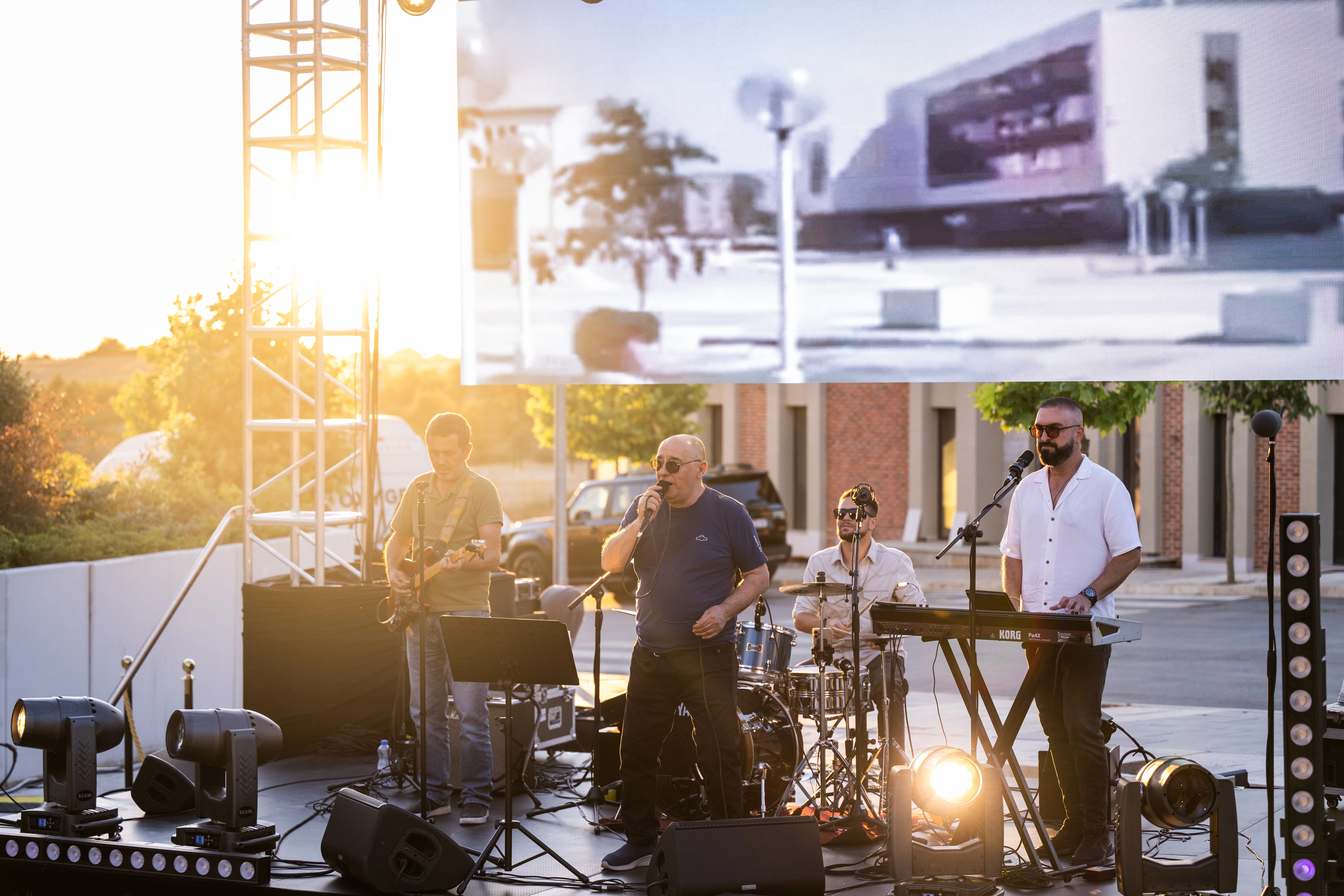 Grupi legjendar “Minatori” ka hapur edicionin e gjashtë të Festivalit Ndërkombëtar të Operës “Rame Lahaj”, me koncertin ku publiku ka kënduar çdo refren bashkë me bendin