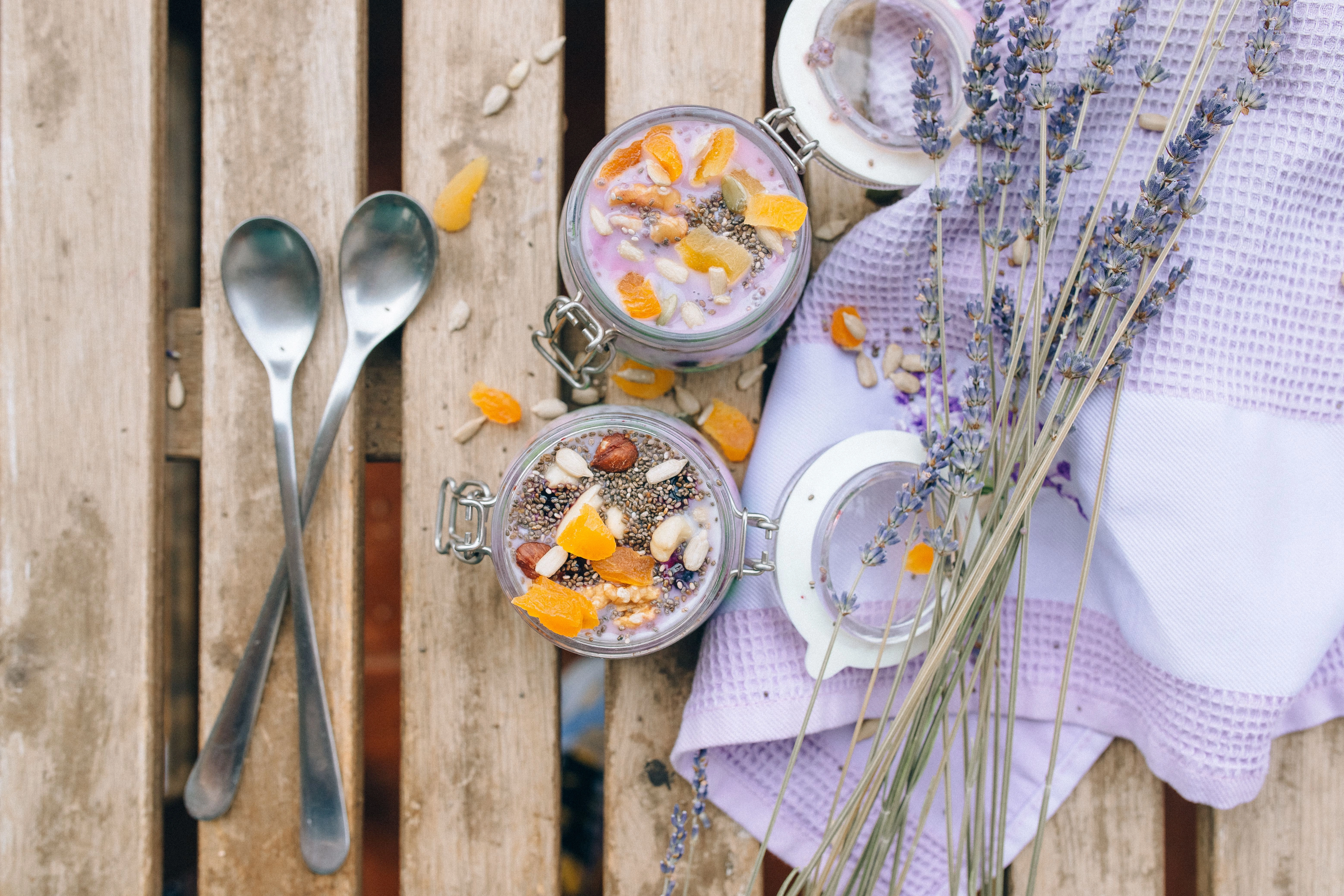 Tërshërë me fara chia, arrore e fruta