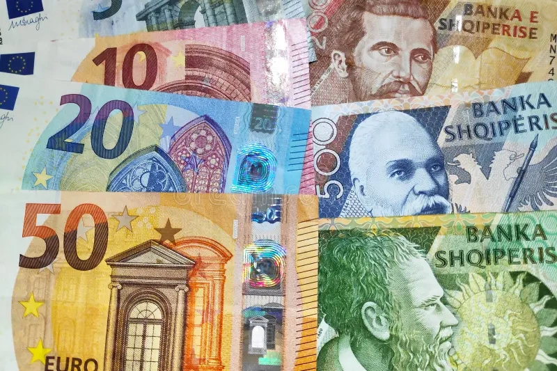 Shqipëria nis përgatitjet për ta zëvendësuar lekun me euro