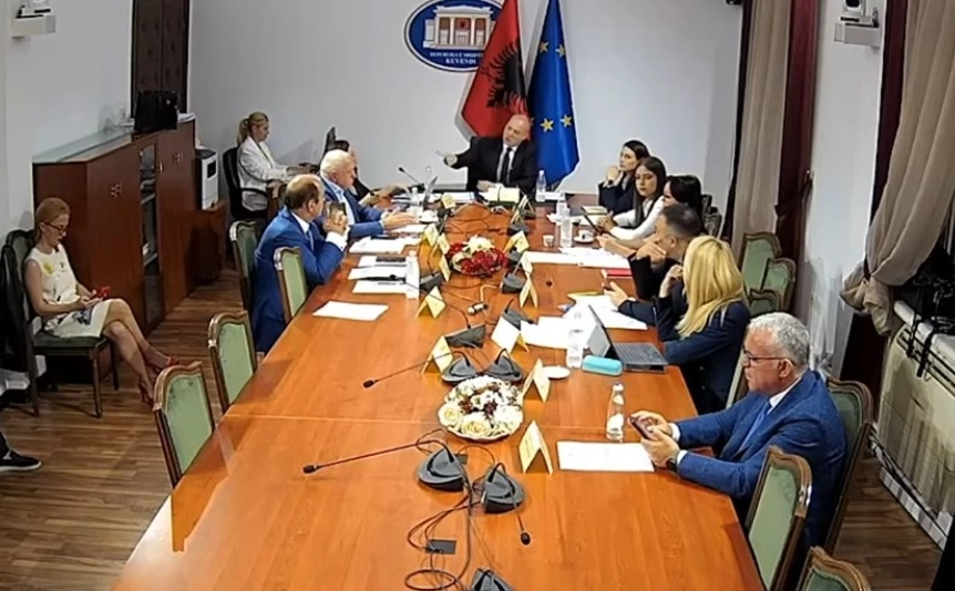 Komisioni i Puneve te Jashtme ne Shqiperi