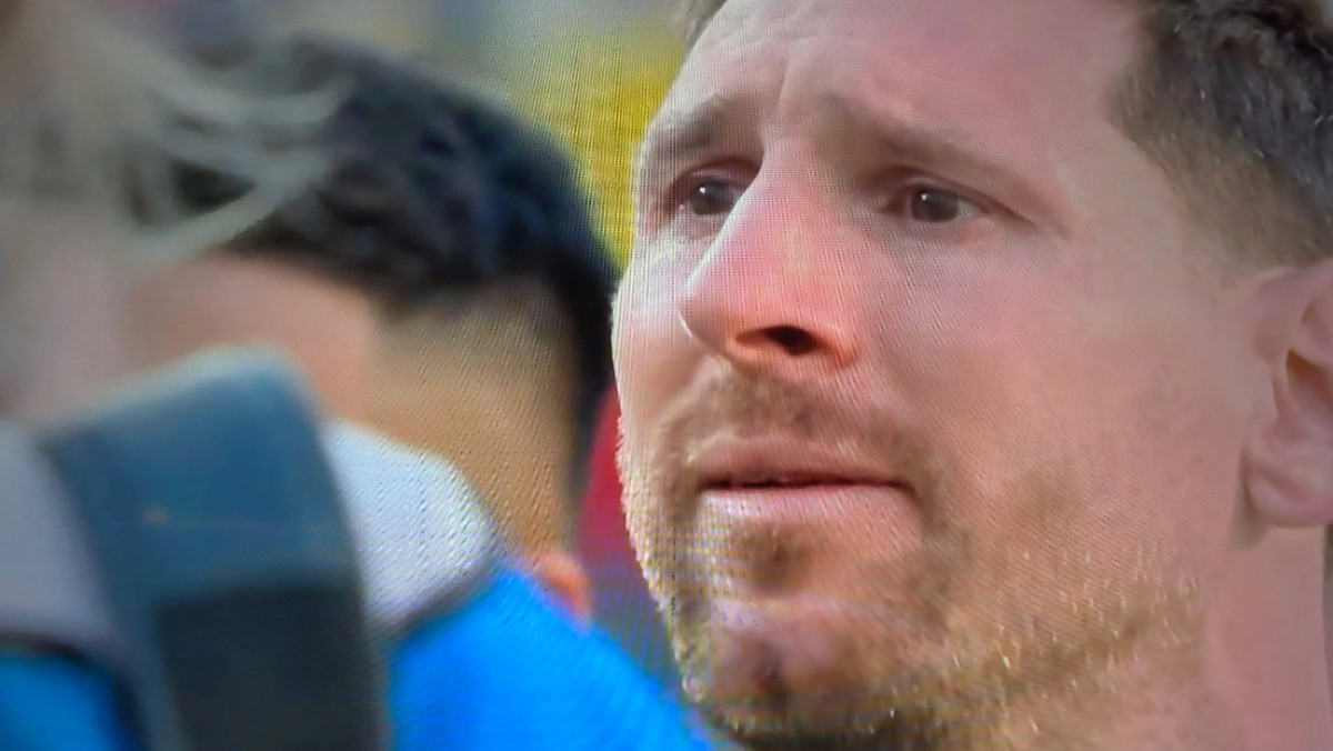 Messi në lot pasi pranoi medaljen e argjendtë