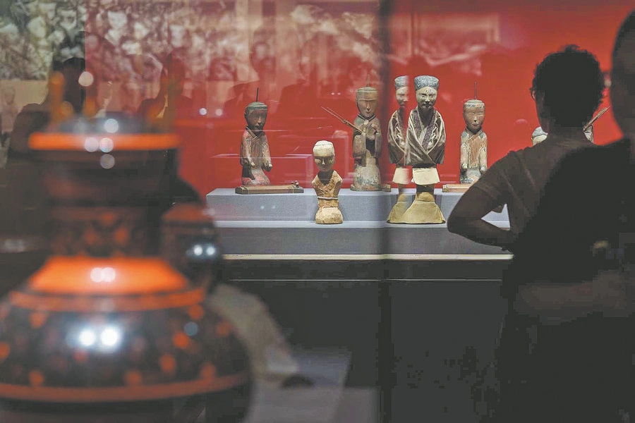 “Një shtëpi fisnikërie” ofron një vështrim intim mbi jetën e përditshme luksoze, mjeshtërinë artizanale dhe botëkuptimin kozmologjik të aristokracisë së hershme të Dinastisë Han Perëndimore