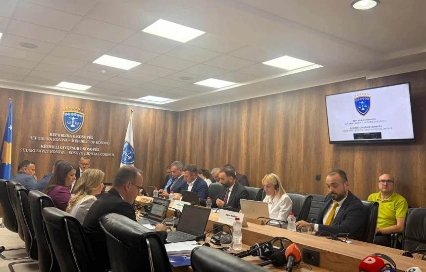 Përplasje në KGJK për dorëheqjet e serbëve